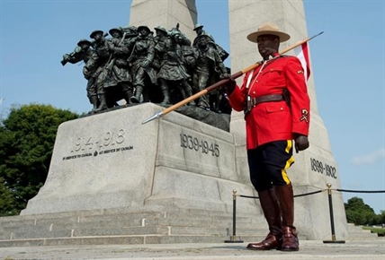Mounties stand ceremonial guard to mark Victoria Cross winner, Ottawa shooting | iNFOnews.ca Mounties stand ceremonial guard to mark Victoria Cross winner, Ottawa shooting | iNFOnews.ca