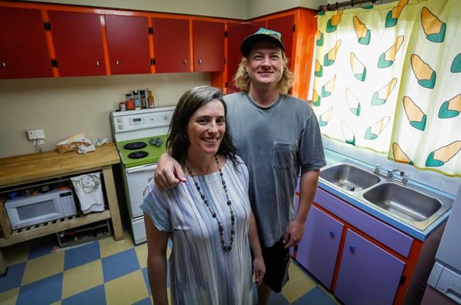 Calgary couple sinks d'oh into replicating kitchen from 'The Simpsons' | iNFOnews.ca Calgary couple sinks d'oh into replicating kitchen from 'The Simpsons' | iNFOnews.ca