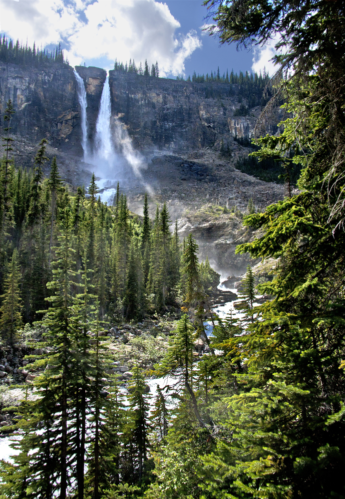 Searchers scour Yoho National Park for Calgary teen likely swept over waterfall | iNFOnews.ca Searchers scour Yoho National Park for Calgary teen likely swept over waterfall | iNFOnews.ca