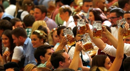 As thousands of revelers head for Munich's Oktoberfest, flow of migrants to city slows down | iNFOnews.ca