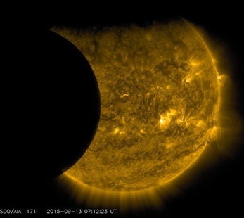Rare event: Supermoon phenomenon to coincide with total lunar eclipse on Sunday | iNFOnews.ca
