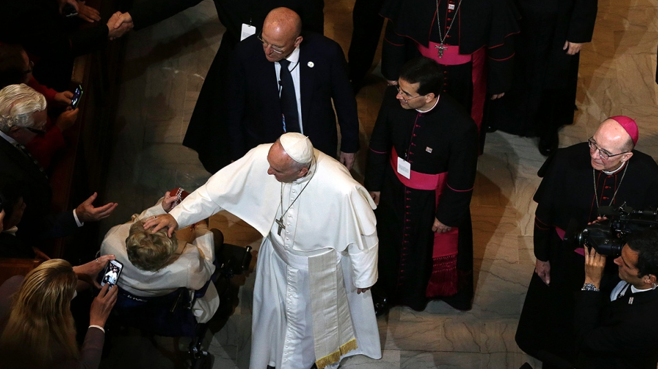 'God weeps': Pope Francis meets with victims of pedophile priests, vows to hold offenders accountable | iNFOnews.ca