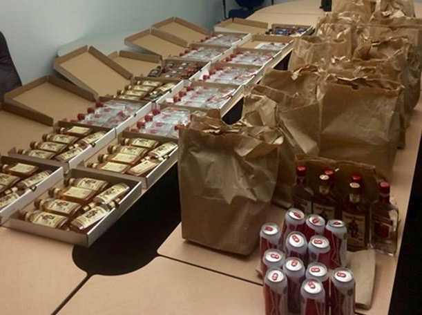 Edmonton police say pizza place was delivering liquor, beer in pie boxes | iNFOnews.ca