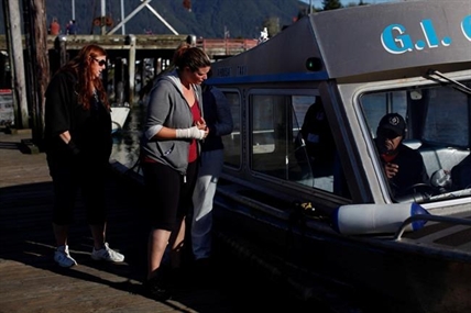 Most of passengers on Canada boat that sank were on one side before wave struck: Investigator | iNFOnews.ca