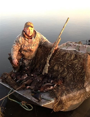 B.C. man survives hours adrift in ocean by holding on to jerry cans, crab float | iNFOnews.ca B.C. man survives hours adrift in ocean by holding on to jerry cans, crab float | iNFOnews.ca