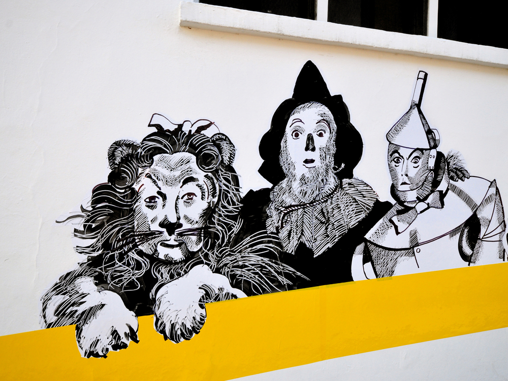 Man dressed as Scarecrow punches Tin Man, runs away with Cowardly Lion: Police | iNFOnews.ca Man dressed as Scarecrow punches Tin Man, runs away with Cowardly Lion: Police | iNFOnews.ca
