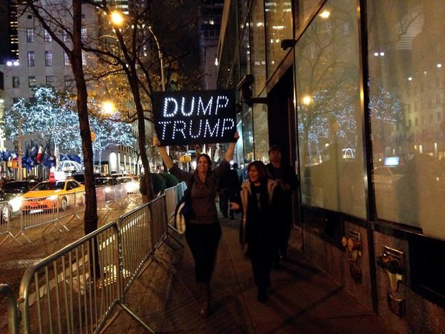 Donald Trump fends off mock heckler as he hosts 'SNL' after weeks of anticipation, criticism | iNFOnews.ca
