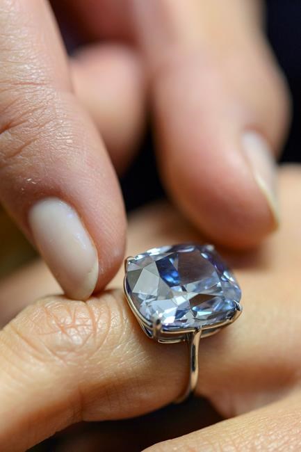 Hong Kong tycoon spends $77 million on diamonds for 7-year-old daughter at Sotheby auctions | iNFOnews.ca