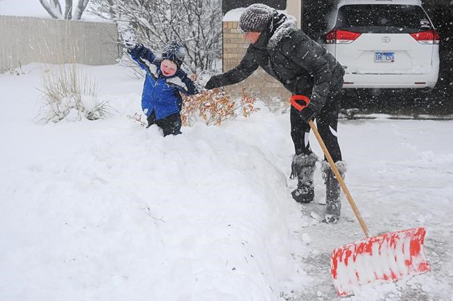 First wintry storm of the season blankets parts of U.S. Midwest with foot of snow; more on the way | iNFOnews.ca