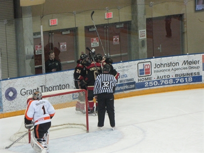West Kelowna Warriors outscore visiting Smoke Eaters | iNFOnews.ca
