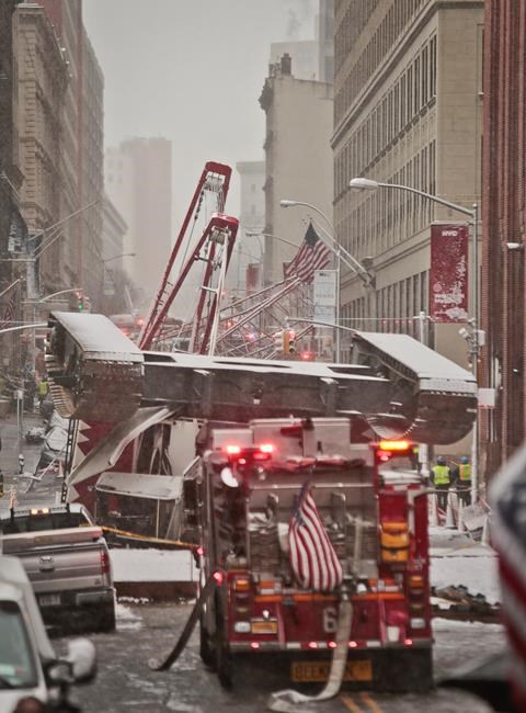 VIDEO: One dead, two seriously hurt in Manhattan crane collapse | iNFOnews.ca