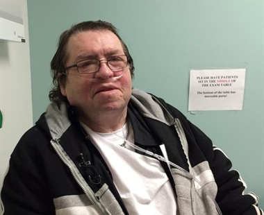 Growing number of people suffering burns from smoking while on oxygen: doctors | iNFOnews.ca