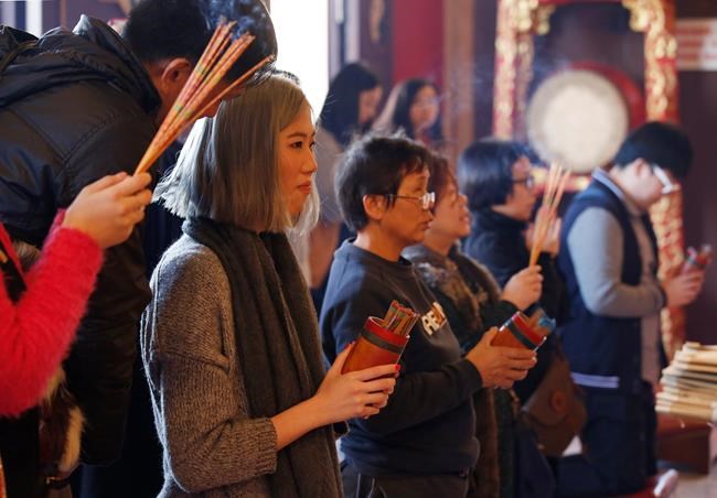 Chinese visit temples, fairs to ring in Year of the Monkey | iNFOnews.ca