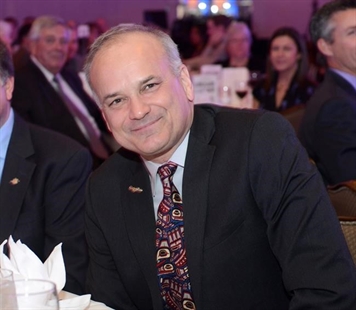 No one notices B.C. mayor wearing same suit to every meeting for 15 months | iNFOnews.ca