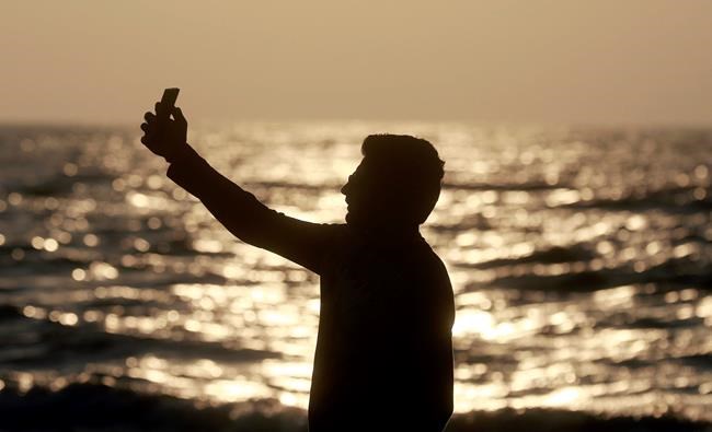 Mumbai sets no-selfie zones as deaths linked to selfies rise | iNFOnews.ca