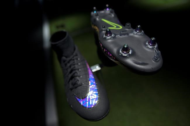 VIDEO: Nike unveils its first self-lacing sneaker | iNFOnews.ca