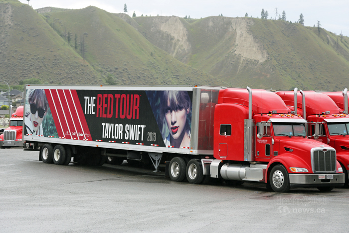 Taylor Swift tour trucks make stop in Kamloops | iNFOnews.ca Taylor Swift tour trucks make stop in Kamloops | iNFOnews.ca
