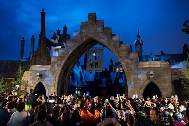 Universal Hollywood's Harry Potter attraction opens | iNFOnews.ca Universal Hollywood's Harry Potter attraction opens | iNFOnews.ca