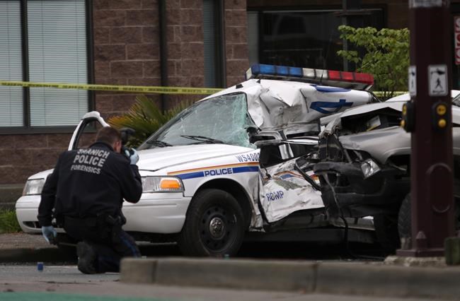 Police tried to stop suspect before crash killed female Mountie: RCMP | iNFOnews.ca