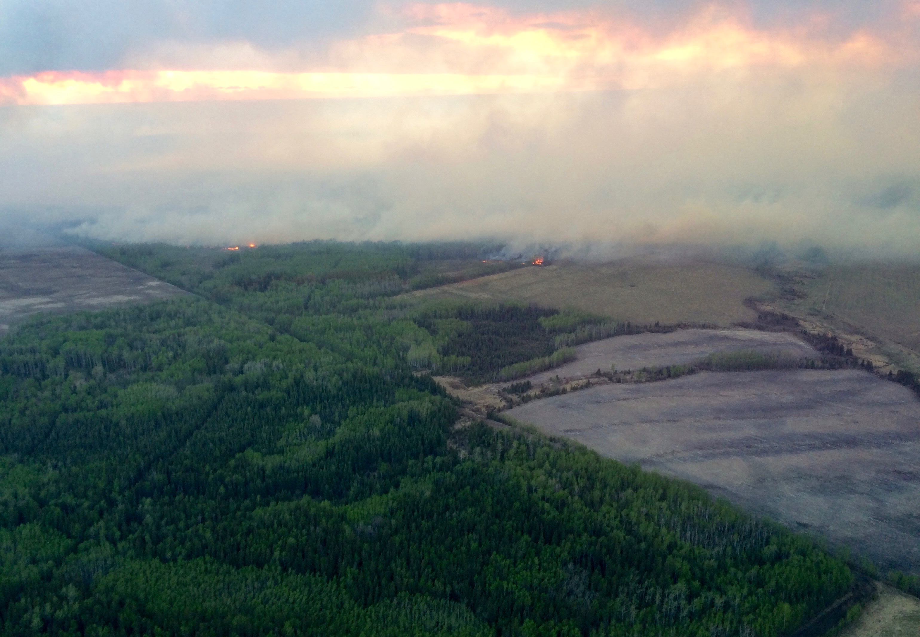 Fire evacuees in B.C. allowed to return home, evacuation alert remains in effect | iNFOnews.ca