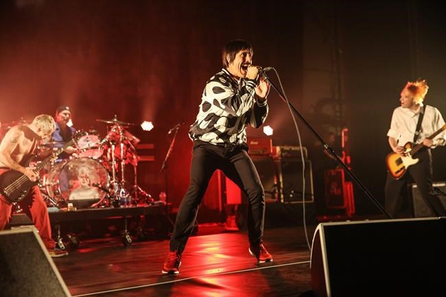 Chili Peppers cancel concert after singer hospitalized | iNFOnews.ca Chili Peppers cancel concert after singer hospitalized | iNFOnews.ca