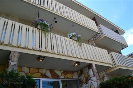 Cop kicks door down to prevent apartment fire | iNFOnews.ca