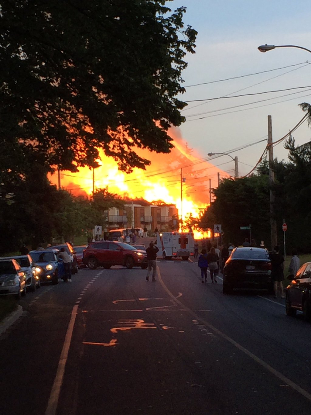 Thick smoke, high flames seen in large townhouse fire near Victoria | iNFOnews.ca