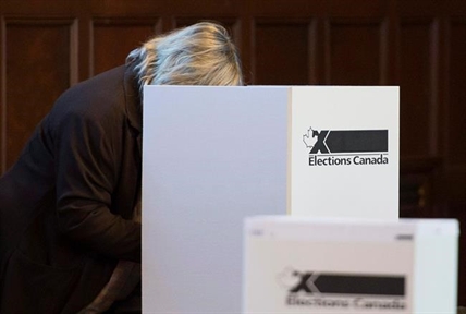 Electoral reform, lipstick and divorce: Three ways politics touched Canadians this week | iNFOnews.ca