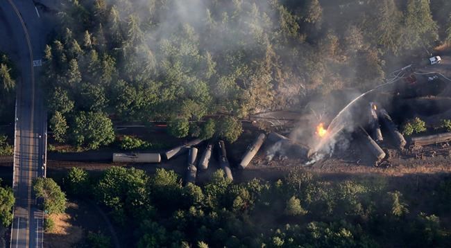 Crews work to contain sheen after Oregon train derailment | iNFOnews.ca