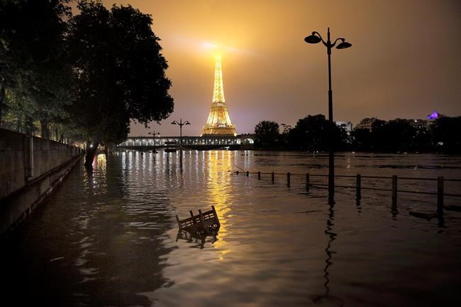 Seine River peaks in Paris, museums to be shut for days | iNFOnews.ca Seine River peaks in Paris, museums to be shut for days | iNFOnews.ca