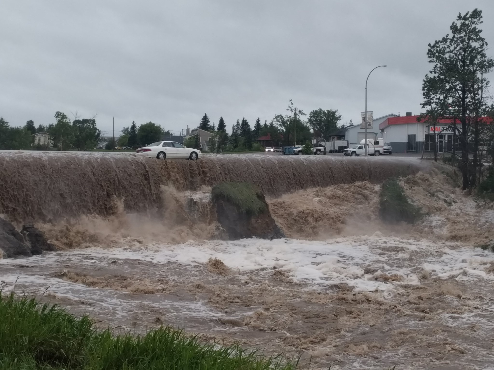 Emergency declared in Dawson Creek after unprecedented rain creates flood damage | iNFOnews.ca