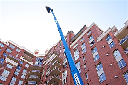 World's largest boom lift brought to Kelowna to fix woodpecker problem | iNFOnews.ca