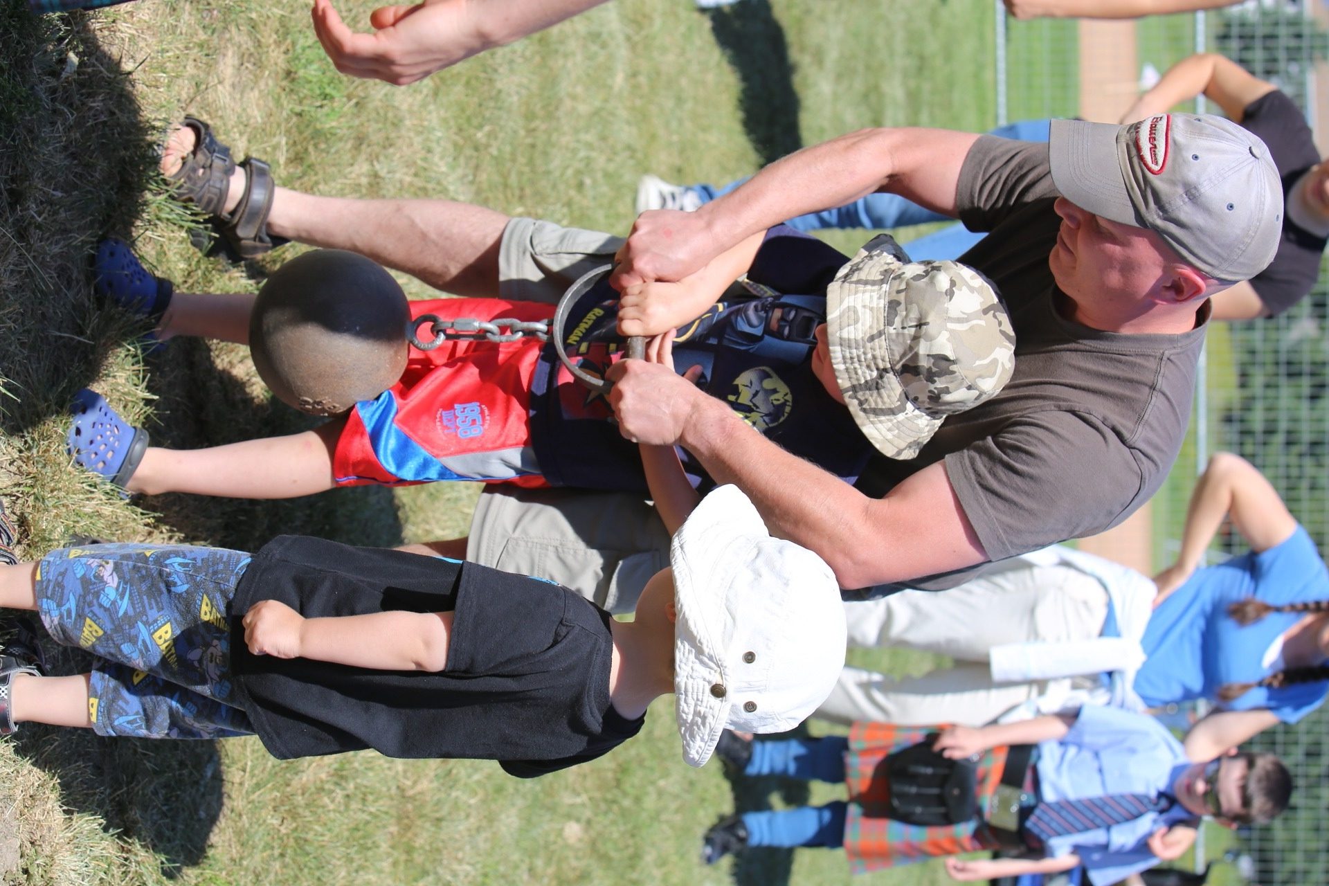Tossing heavy stuff at Highland Games | iNFOnews.ca