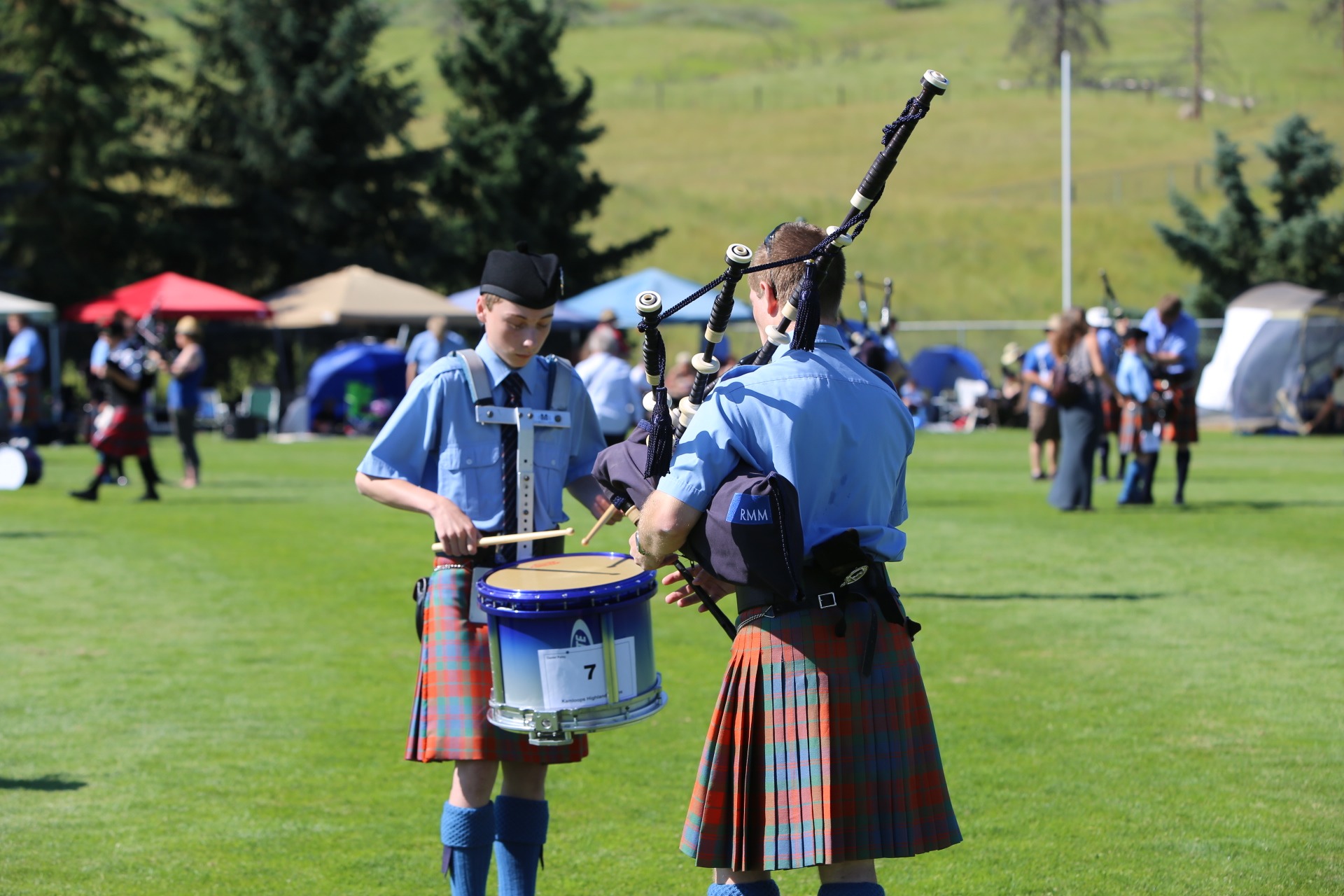Tossing heavy stuff at Highland Games | iNFOnews.ca