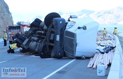 Tractor-trailer crash sends 3 to hospital, investigation continues | iNFOnews.ca