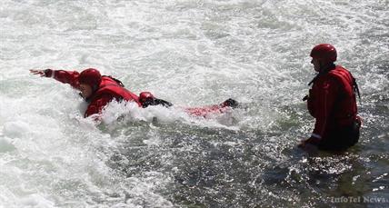 Firefighters get wet, wild in new water rescue training | iNFOnews.ca