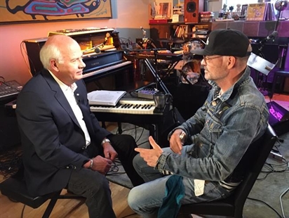 Tragically Hip frontman Gord Downie talks about memory loss in CBC interview | iNFOnews.ca