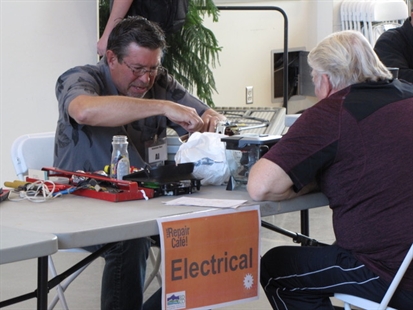 Kelowna's Repair Cafe volunteers will fix your stuff this weekend | iNFOnews.ca