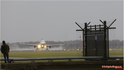 TRENDING NOW: Pilot decides not to land | iNFOnews.ca