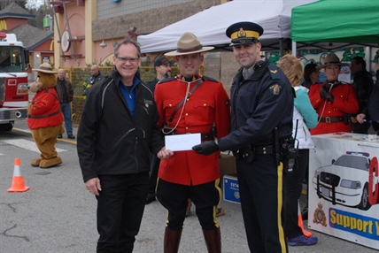 Kelowna and Lake Country RCMP's Cram the Cruiser a huge success | iNFOnews.ca