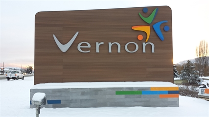 Vernon gateway signs nearing completion | iNFOnews.ca Vernon gateway signs nearing completion | iNFOnews.ca