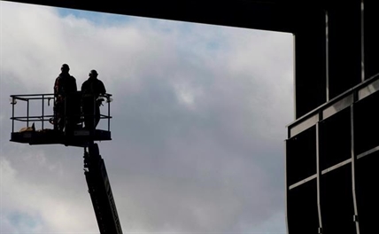 Canada adds 48,300 new jobs, but wage growth and hours worked slip | iNFOnews.ca