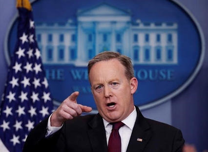 Wall with Canada? White House spokesman, media share a laugh over question | iNFOnews.ca
