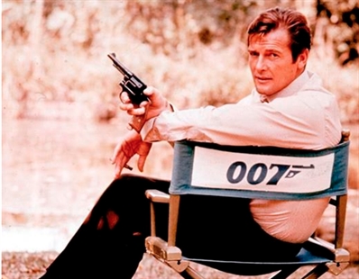 Roger Moore, star of 7 James Bond films, dies at 89 | iNFOnews.ca