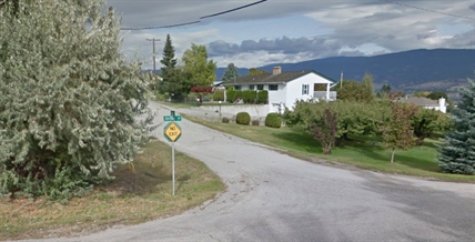 Resident sprays water on neighbour's burning deck | iNFOnews.ca