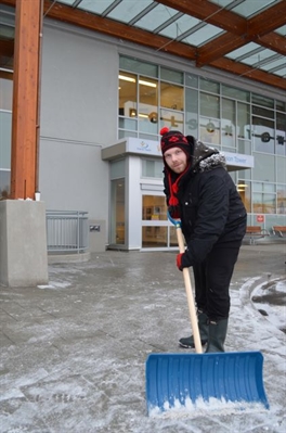 Snow shovelers busy clearing hospital grounds | iNFOnews.ca Snow shovelers busy clearing hospital grounds | iNFOnews.ca