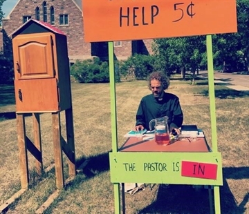 Saskatoon pastor offers spiritual advice, fruit punch at roadside stand | iNFOnews.ca Saskatoon pastor offers spiritual advice, fruit punch at roadside stand | iNFOnews.ca