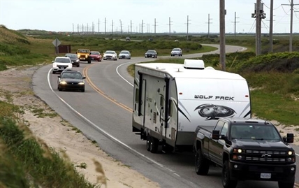 Tourists evacuate N Carolina island; local businesses hurt | iNFOnews.ca Tourists evacuate N Carolina island; local businesses hurt | iNFOnews.ca