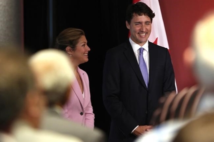 Trudeau paddles kayak on Vancouver Island; meets regional and Indigenous leaders | iNFOnews.ca Trudeau paddles kayak on Vancouver Island; meets regional and Indigenous leaders | iNFOnews.ca