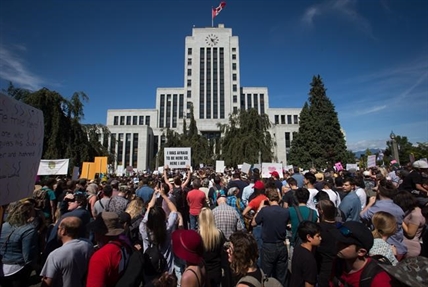 Message of love, tolerance spread at anti-racism rally in Vancouver | iNFOnews.ca